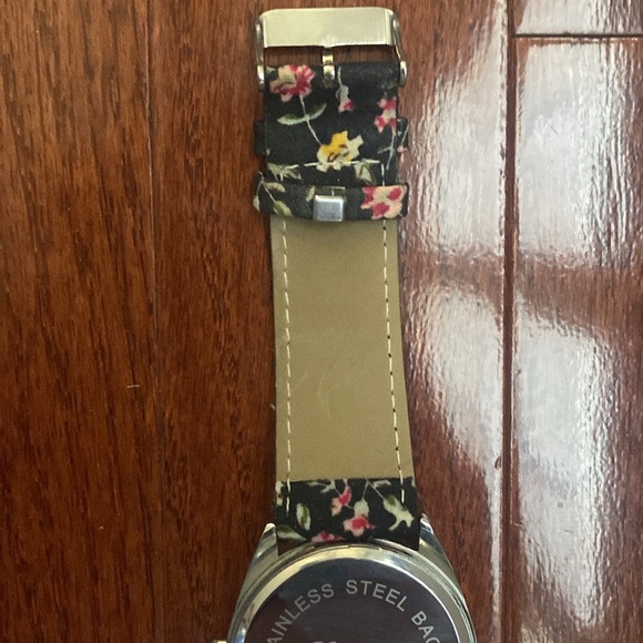 Geneva Platinum Women’s Floral Watch - Picture 9 of 14